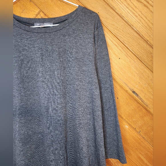 Jamby Styles solid dark gray large quarter length sleeve casual blouse - Picture 5 of 11
